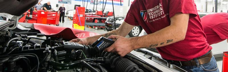 The Difference Between An Automotive Mechanic And An Automotive Technician